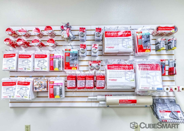 Facility photo: //images.sparefoot.com/medium/2082846943bc3634c74.jpg