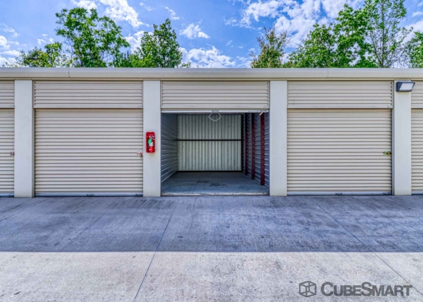 Facility photo: //images.sparefoot.com/medium/208285688b206923749.jpg