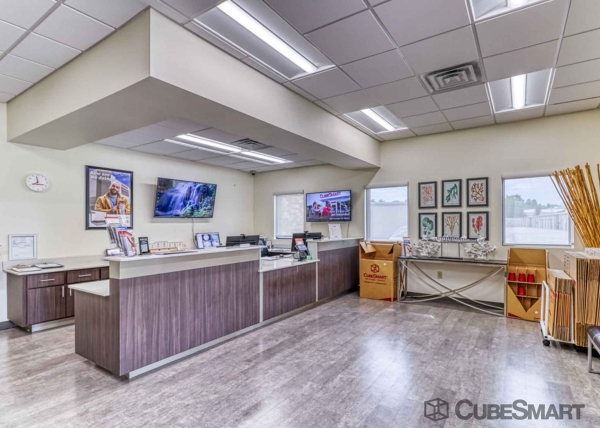 Facility photo: //images.sparefoot.com/medium/208285691edca46d84a.jpg