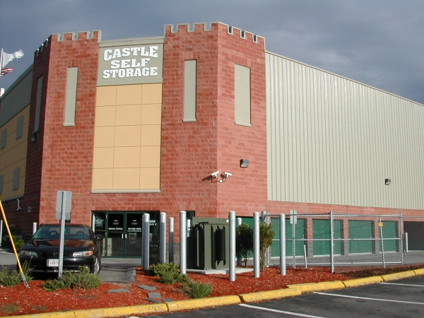 Facility photo: //images.sparefoot.com/medium/2083225af6eb5fbb5bb.jpg