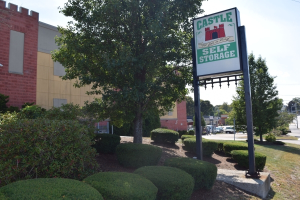 Facility photo: //images.sparefoot.com/medium/2083225af9ead642980.jpg