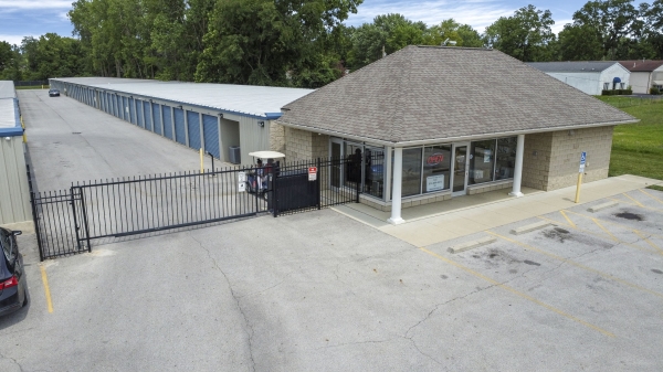 Facility photo: //images.sparefoot.com/medium/208389697d1e736e837.jpg