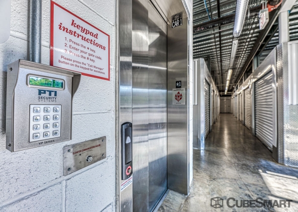 Facility photo: //images.sparefoot.com/medium/208493697f16cc014da.jpg