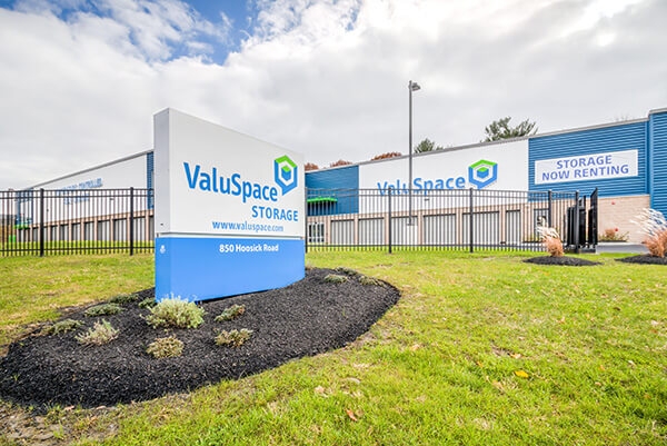 Facility photo: //images.sparefoot.com/medium/2087186977a12e1b3c3.jpg