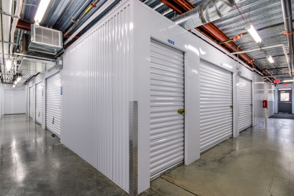 Facility photo: //images.sparefoot.com/medium/2087186977a1e69524f.jpg