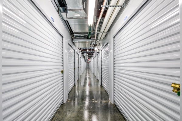 Facility photo: //images.sparefoot.com/medium/2087186977a1eb7c8af.jpg