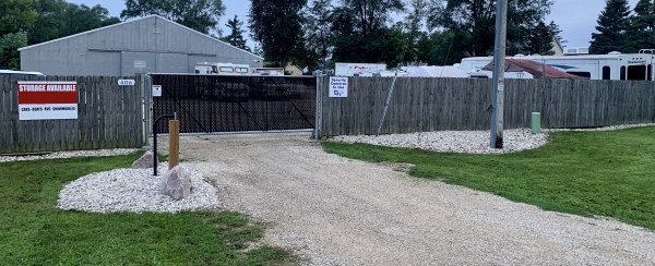 Facility photo: //images.sparefoot.com/medium/20900862d5c000c163e.jpg