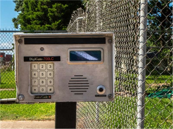 Storage Units at Extra Space Storage - 8967 - Houston - S Lake Houston Pkwy - 7007 South Lake Houston Parkway