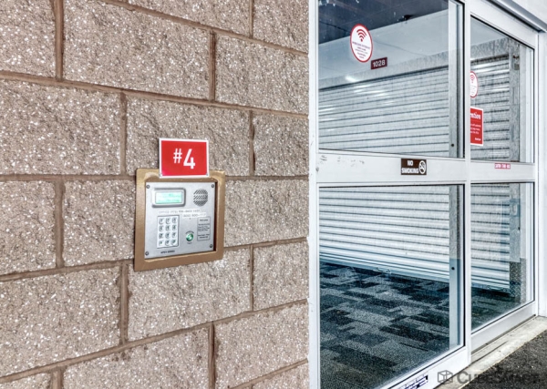 Facility photo: //images.sparefoot.com/medium/209105695e30e45eb91.jpg