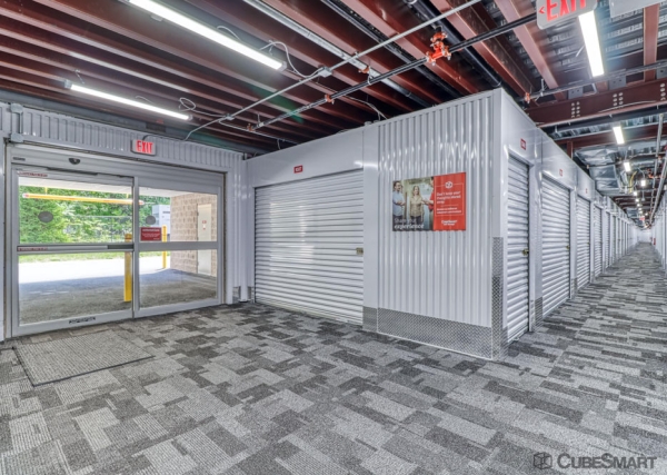 Facility photo: //images.sparefoot.com/medium/20910569f5b2eb94d67.jpg