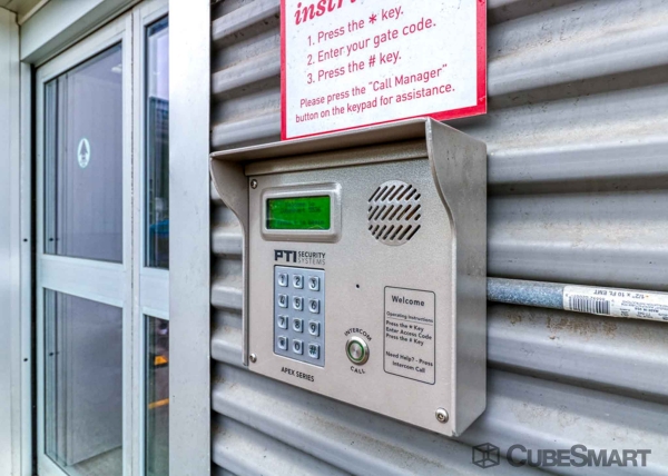 Facility photo: //images.sparefoot.com/medium/2091426883495983cca.jpg