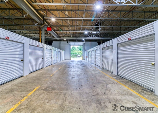 Facility photo: //images.sparefoot.com/medium/209142688b2d2debc56.jpg