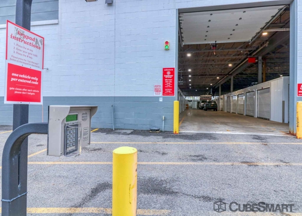 Facility photo: //images.sparefoot.com/medium/209142688b2d2f9efab.jpg