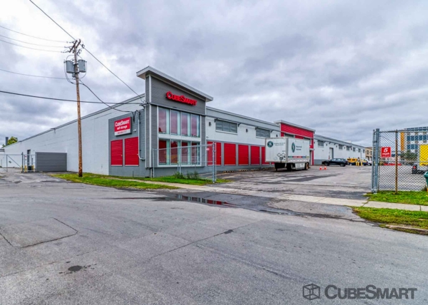 Facility photo: //images.sparefoot.com/medium/20914269788b38bbad1.jpg