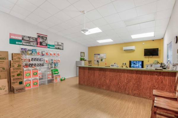 Facility photo: //images.sparefoot.com/medium/20917768f26b9bb7614.jpg