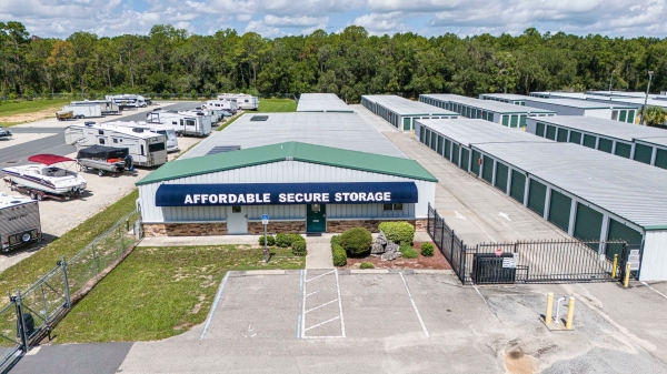 Facility photo: //images.sparefoot.com/medium/20917768f26bbd41133.jpg
