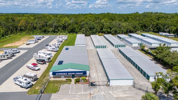 Facility photo: //images.sparefoot.com/medium/20917768f26bc1d14fc.jpg