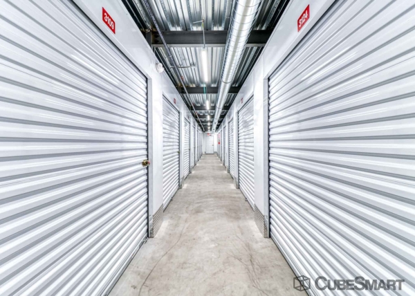 Facility photo: //images.sparefoot.com/medium/20929268906686e5c45.jpg