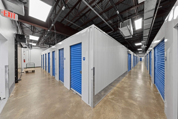 Facility photo: //images.sparefoot.com/medium/2093786880ef690fdac.jpg