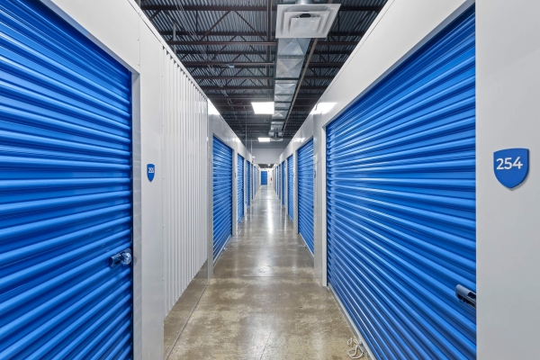 Facility photo: //images.sparefoot.com/medium/2093786880ef6b2e5c9.jpg