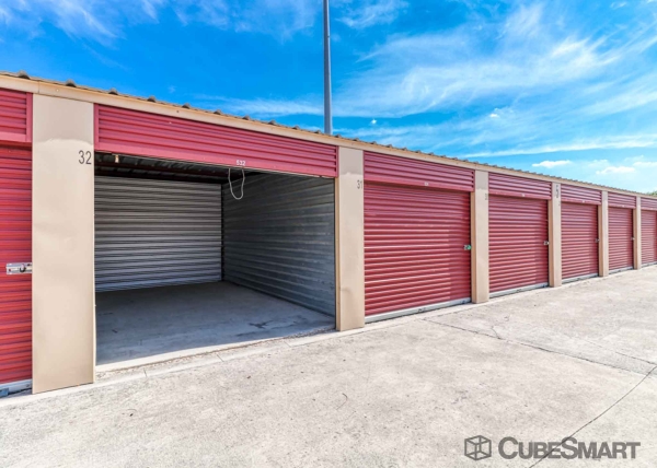 Facility photo: //images.sparefoot.com/medium/20942168835b2501755.jpg