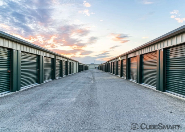 Facility photo: //images.sparefoot.com/medium/209422686f95b6bb3f7.jpg