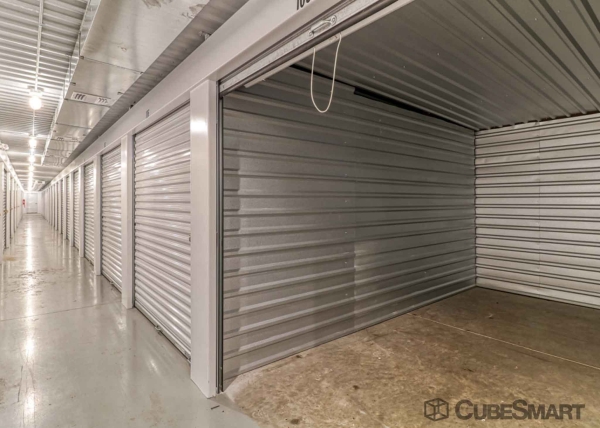 Facility photo: //images.sparefoot.com/medium/20942269f5c5edbdf4c.jpg