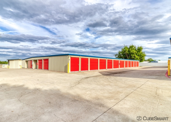 Facility photo: //images.sparefoot.com/medium/209423686f929b963ab.jpg