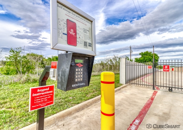 Facility photo: //images.sparefoot.com/medium/209423686f929ec6a0b.jpg