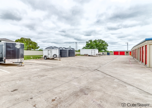 Facility photo: //images.sparefoot.com/medium/209424688355205e508.jpg