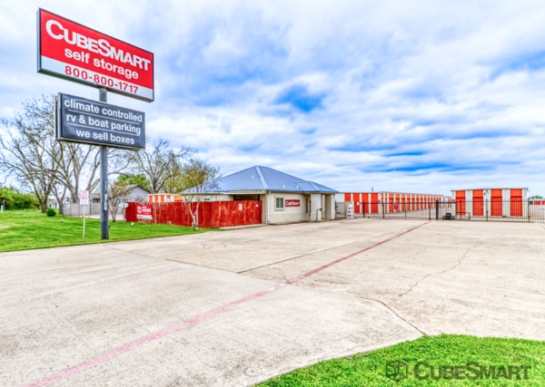 Facility photo: //images.sparefoot.com/medium/20942567f8dd98706fa.jpg