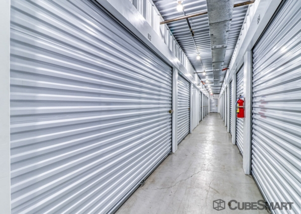 Facility photo: //images.sparefoot.com/medium/209425685d1e0b13a23.jpg