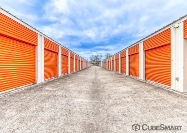 Facility photo: //images.sparefoot.com/medium/20942568835c2a9625d.jpg