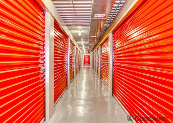 Facility photo: //images.sparefoot.com/medium/209427688b3a5dcc746.jpg