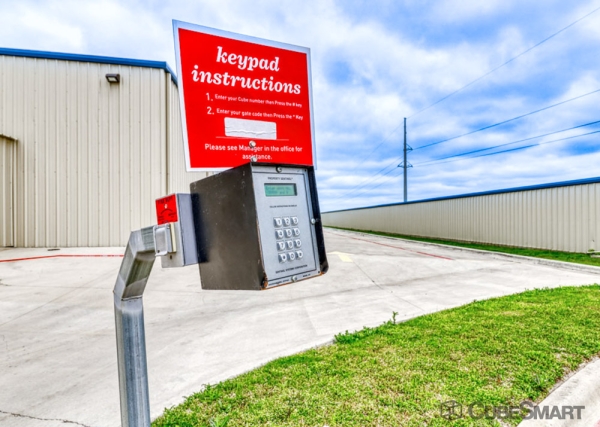 Facility photo: //images.sparefoot.com/medium/209427693d4376e8be8.jpg