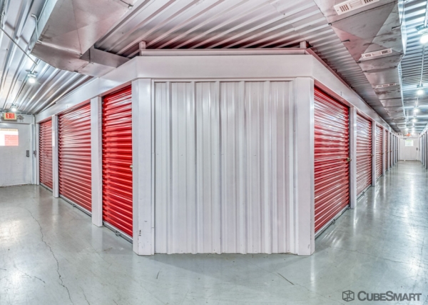 Facility photo: //images.sparefoot.com/medium/209428689495455c756.jpg