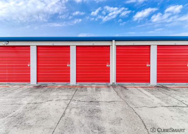 Facility photo: //images.sparefoot.com/medium/20942868949546983fd.jpg