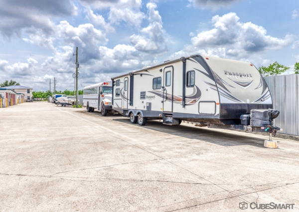 Facility photo: //images.sparefoot.com/medium/209431686f8f1e8ad90.jpg