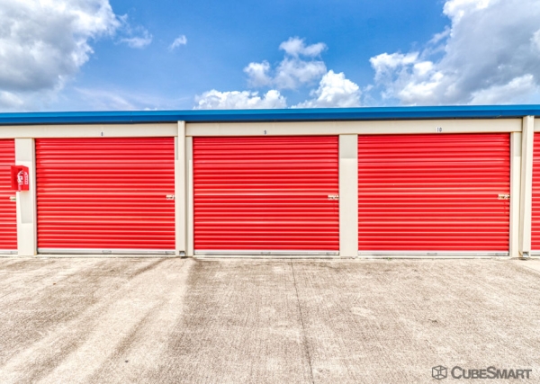 Facility photo: //images.sparefoot.com/medium/209431688c7ea24cec7.jpg