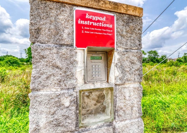 Facility photo: //images.sparefoot.com/medium/20943168948dbe3e789.jpg