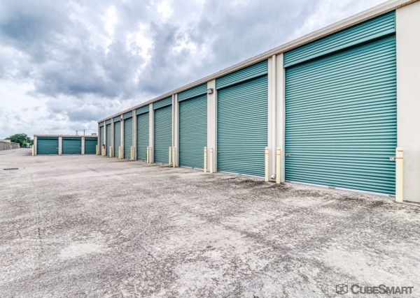 Storage Units at CubeSmart Self Storage - Houston - 10801 Sabo Rd - 10801 Sabo Road