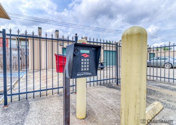 Storage Units at CubeSmart Self Storage - Houston - 10801 Sabo Rd - 10801 Sabo Road
