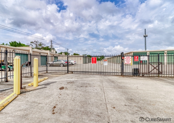Storage Units at CubeSmart Self Storage - Houston - 10801 Sabo Rd - 10801 Sabo Road