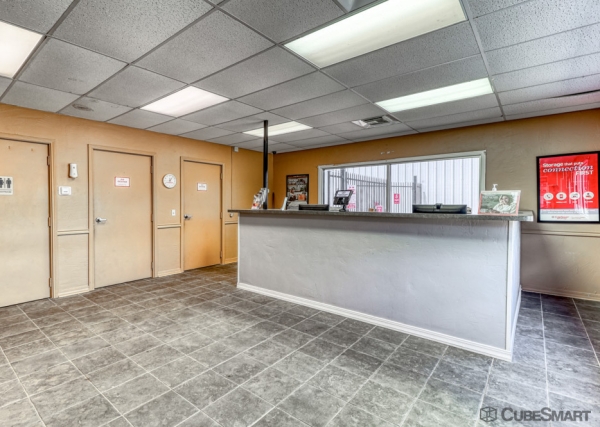 Facility photo: //images.sparefoot.com/medium/209433691eff61295f7.jpg