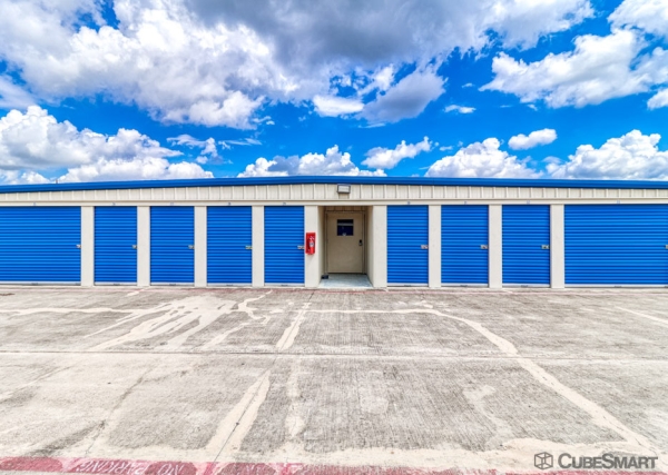 Facility photo: //images.sparefoot.com/medium/20943369774b685e996.jpg