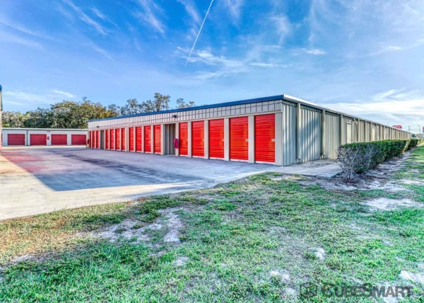 Facility photo: //images.sparefoot.com/medium/209440686f6bf2ac24f.jpg