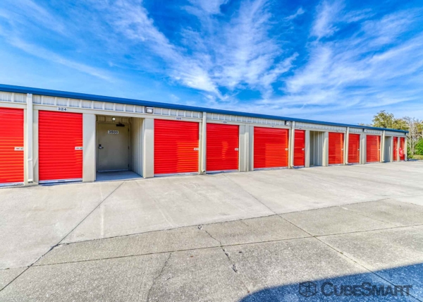 Facility photo: //images.sparefoot.com/medium/209440686f6bf45e4ac.jpg