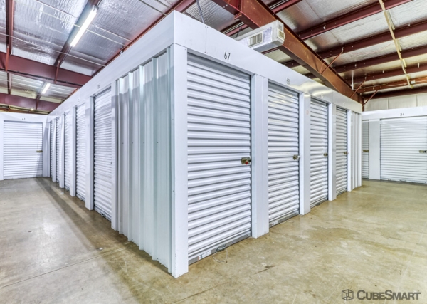 Storage Units at CubeSmart Self Storage - Port St. Lucie - 2140 SW Gatlin Blvd - 2140 Southwest Gatlin Boulevard