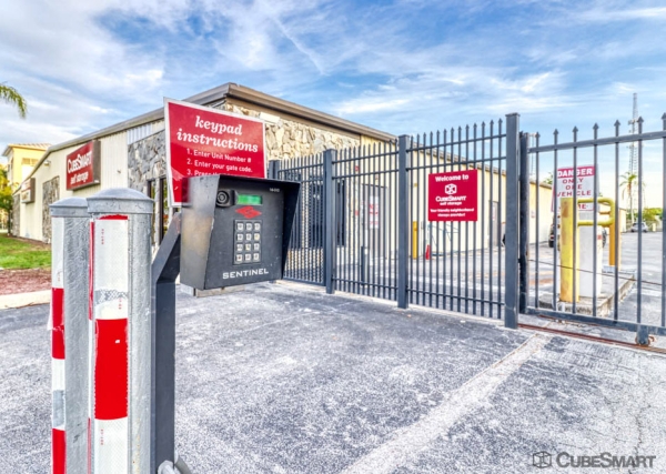 Storage Units at CubeSmart Self Storage - Port St. Lucie - 2140 SW Gatlin Blvd - 2140 Southwest Gatlin Boulevard