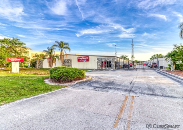 Storage Units at CubeSmart Self Storage - Port St. Lucie - 2140 SW Gatlin Blvd - 2140 Southwest Gatlin Boulevard